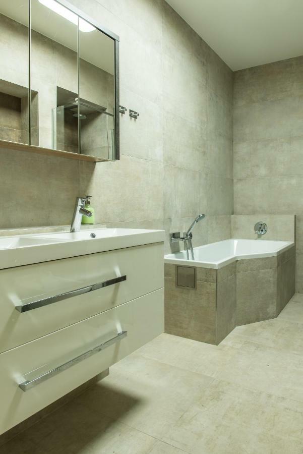 Exclusive 3 Bedroom Top-Notch Flat, Great Location Прага Экстерьер фото